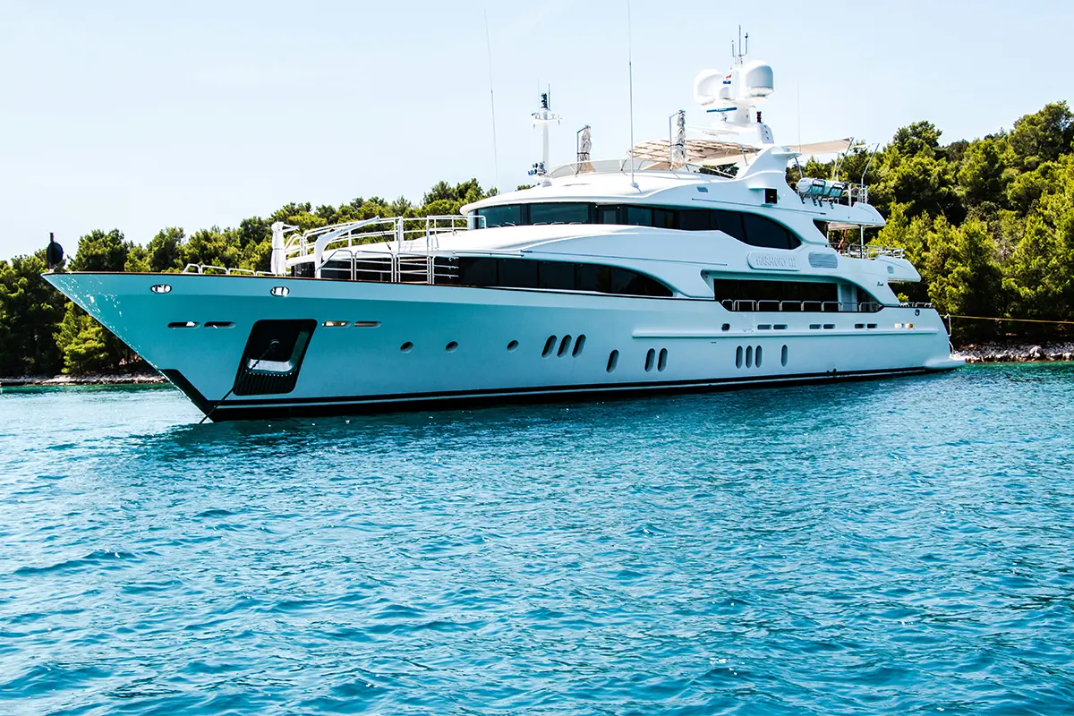 Order Yacht and Motorboat Charter